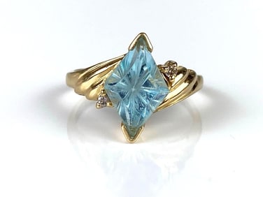 14K Gold Aquamarine Ring with Diamond Accent Stones