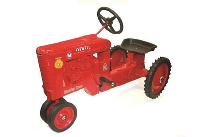 Scale Models M Narrow Front Pedal Tractor