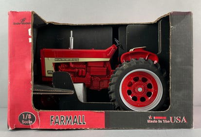 Scale Models Case IH McCormick Farmall Tractor