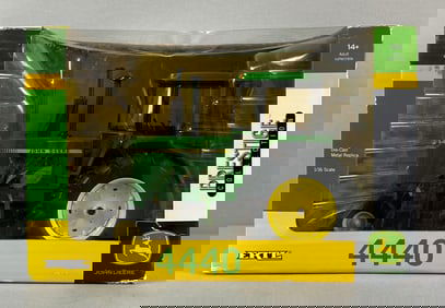 ERTL Presitge Collection John Deere 4440 Tractor