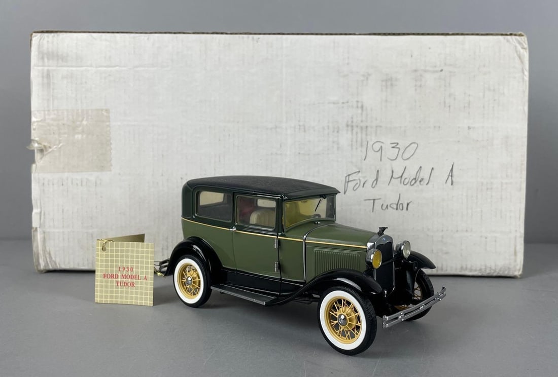 Franklin Mint 1930 Ford Model A Tudor Die-Cast Car (1 of 6)