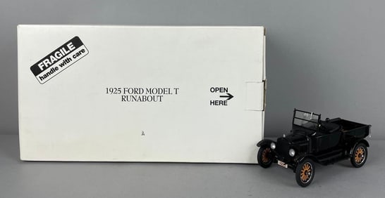 Danbury Mint 1925 Ford Model T Runabout Die-Cast Vehicle