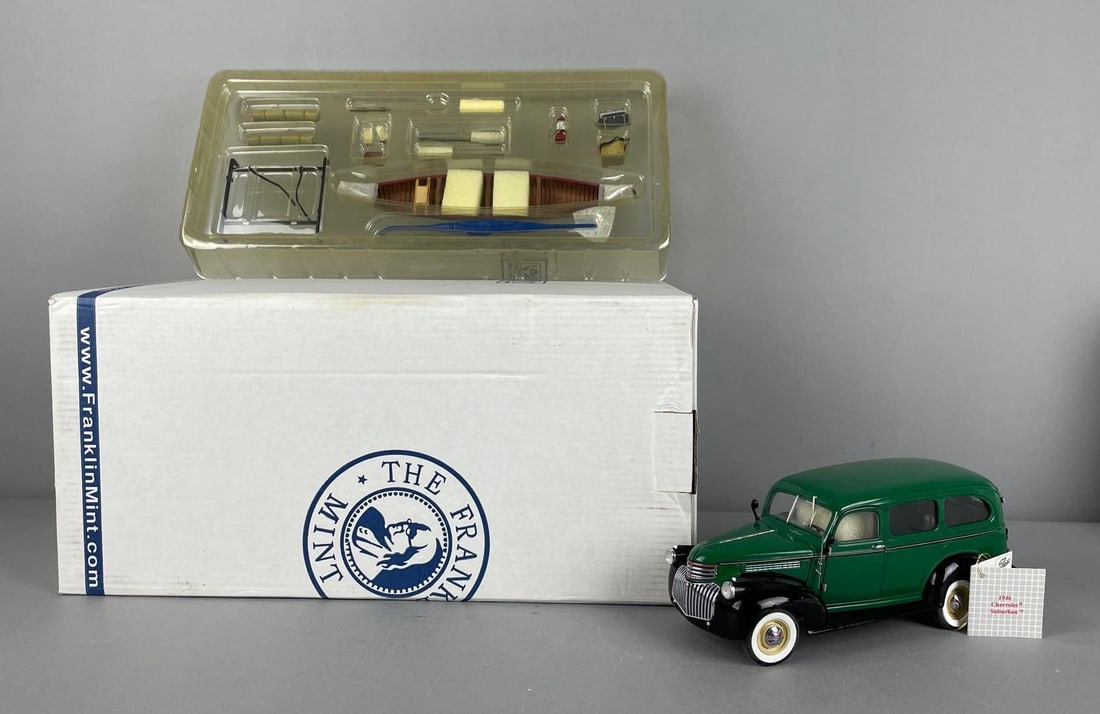 Franklin Mint 1946 Chevy Suburban Die-Cast Vehicle (1 of 8)