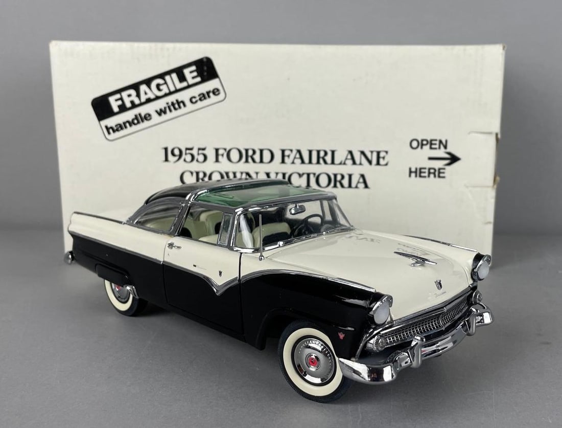 Danbury Mint 1955 Ford Fairlane Crown Victoria Die-Cast Car: Like new in original packaging, 1/24 scale
