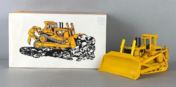 Conrad CAT D11N No. 2852 Die-Cast Track-Type Tractor