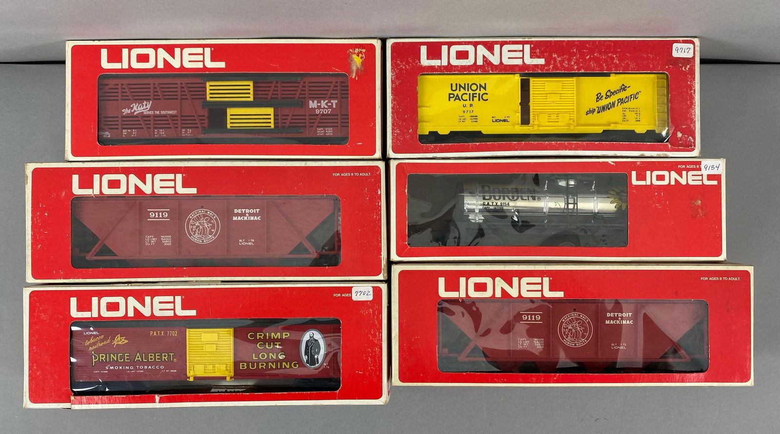 Group of 6 Lionel O Scale Train Cars (1 of 2)