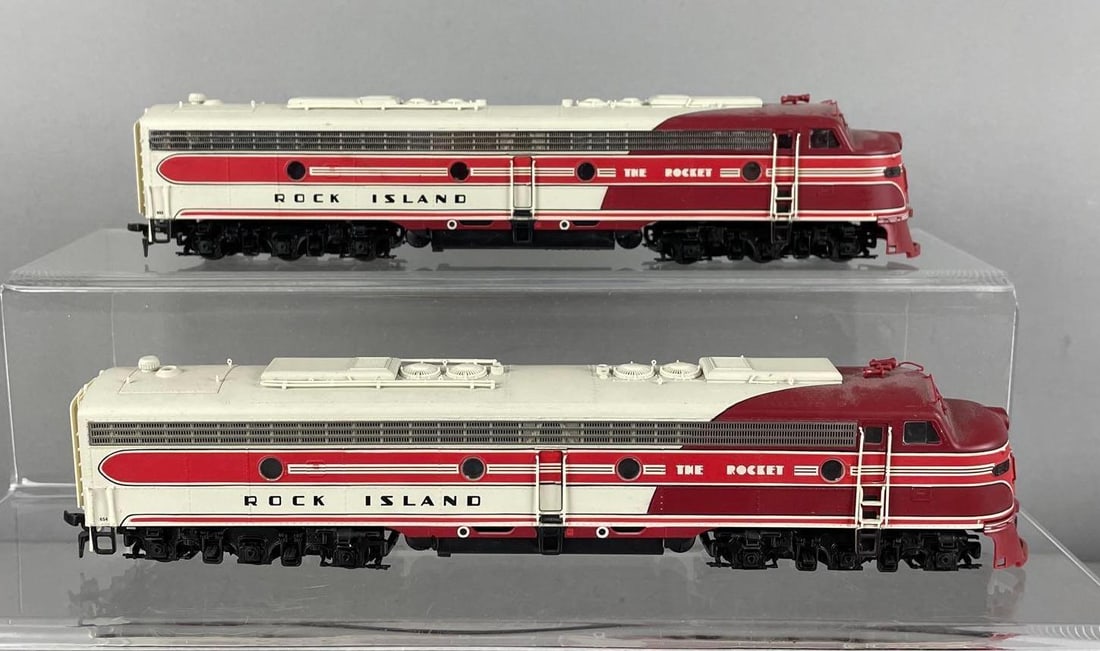 Group of 2 Life-Like HO Scale Rock Island Locomotives (1 of 3)