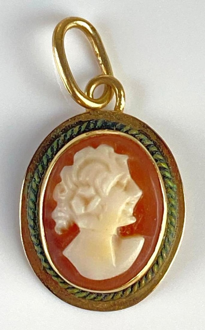 14K Gold Cameo Necklace Pendant: Total weight 0.9g, Measures 3/4 inch long with loop.