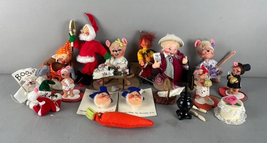 Group of Annalee Mobilitee Dolls