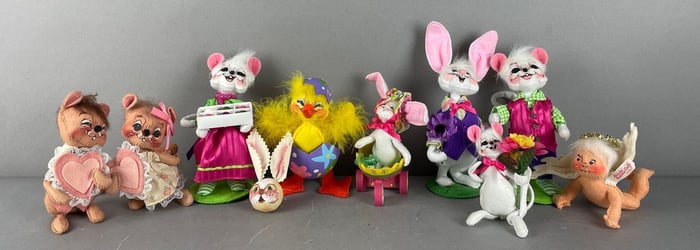 Group of Annalee Mobilitee Easter Dolls and More