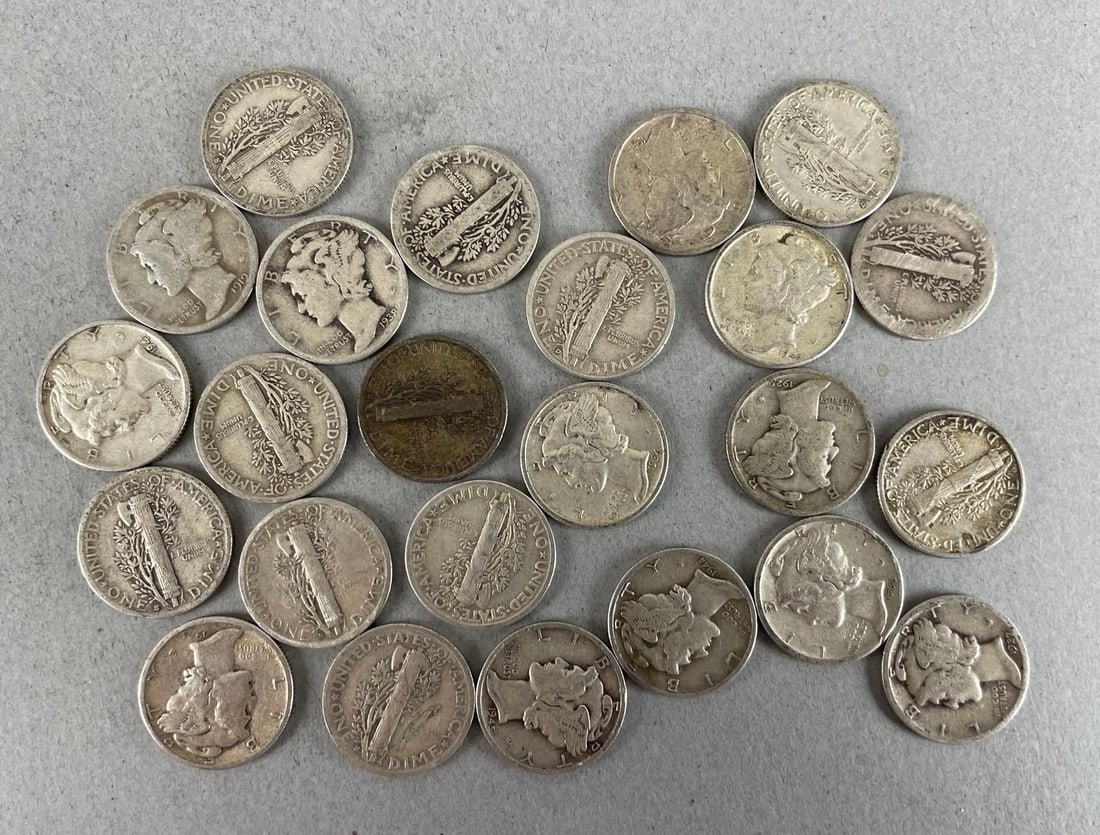 Group of 24 Mercury Silver Dimes: Group of 24 Mercury Silver Dimes