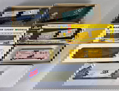 Group of 7 Assorted HO Scale Model Train Cars: Includes Baltimore and Ohio, Lehigh valley, Sentinel and more, all in original boxes, largest measures 6 1/2 inches in length