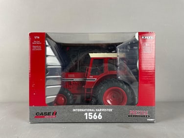 Ertl Prestige Collection International Hrvester 1566 Die-Cast Tractor