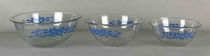 Set of 3 Blue Flower Ribbon Pyrex Glass Nesting Mixing Bowls
