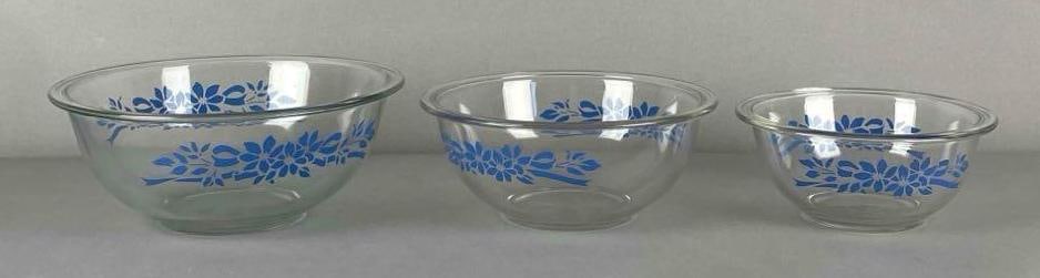 Set of 3 Blue Flower Ribbon Pyrex Glass Nesting Mixing Bowls: Largest measures 10 x 4 inches