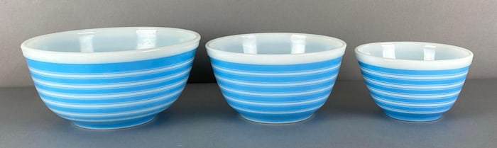 Set of 3 Pyrex Rainbow Blue Stripe Glass Nesting Mixing Bowls