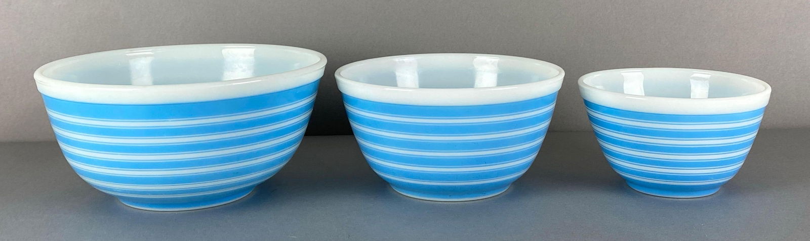 Set of 3 Pyrex Rainbow Blue Stripe Glass Nesting Mixing Bowls: all Marked on base, largest measures 9 x 4 inches
