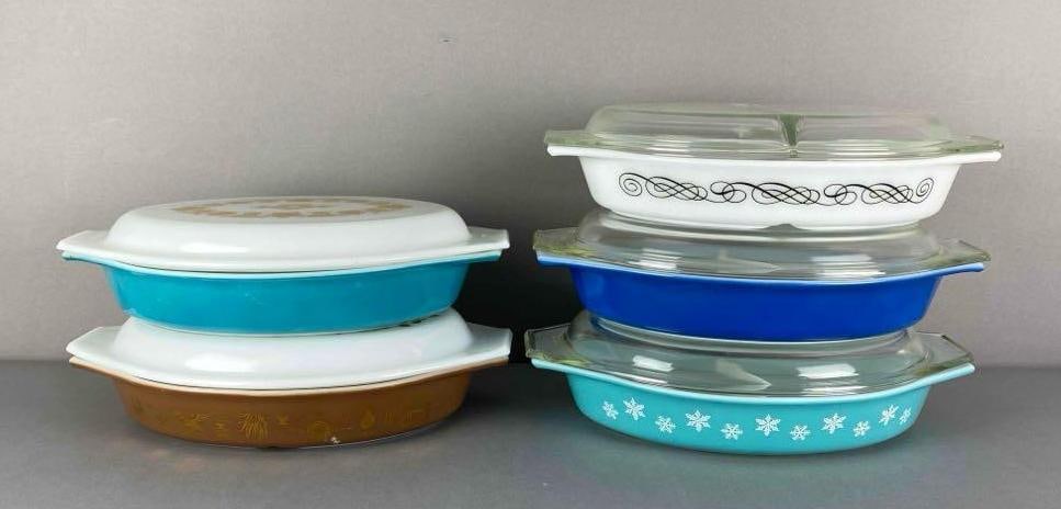 Group of 5 Pyrex Split Casserole Glass Dishes: All marked on base, Largest measures 13 x 8 1/2 x 3 inches
