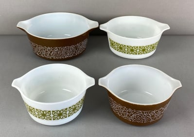 Group of 4 Pyrex Glass Nesting Mixing Bowls