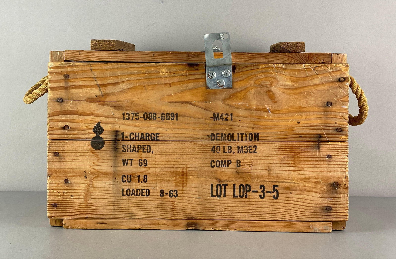 Vietnam M3E2 40 Ib Demolition Charge Explosive Crate (1 of 6)