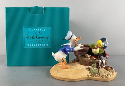 Walt Disney Classics Collection Pirate Gold Donald Duck Statue