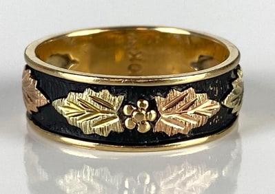10K Black Hills Gold Leaf Motif Ring