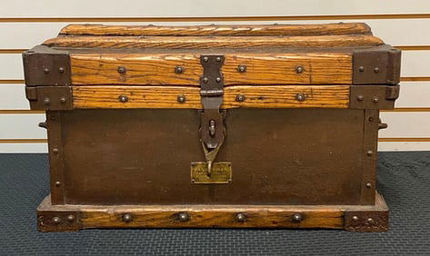 Vanderman Manufacturing Co. Wood and Metal Steamer Trunk