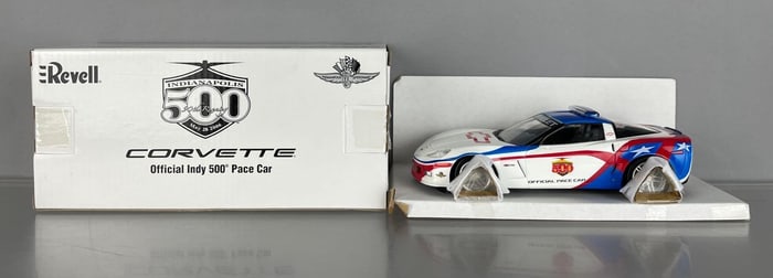 Revell 2006 Chevy Corvette Indy 500 Promo Pace Car