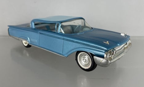 AMT 1960 Mercury Park Lane 3 Door Hardtop Dealership Promo Car