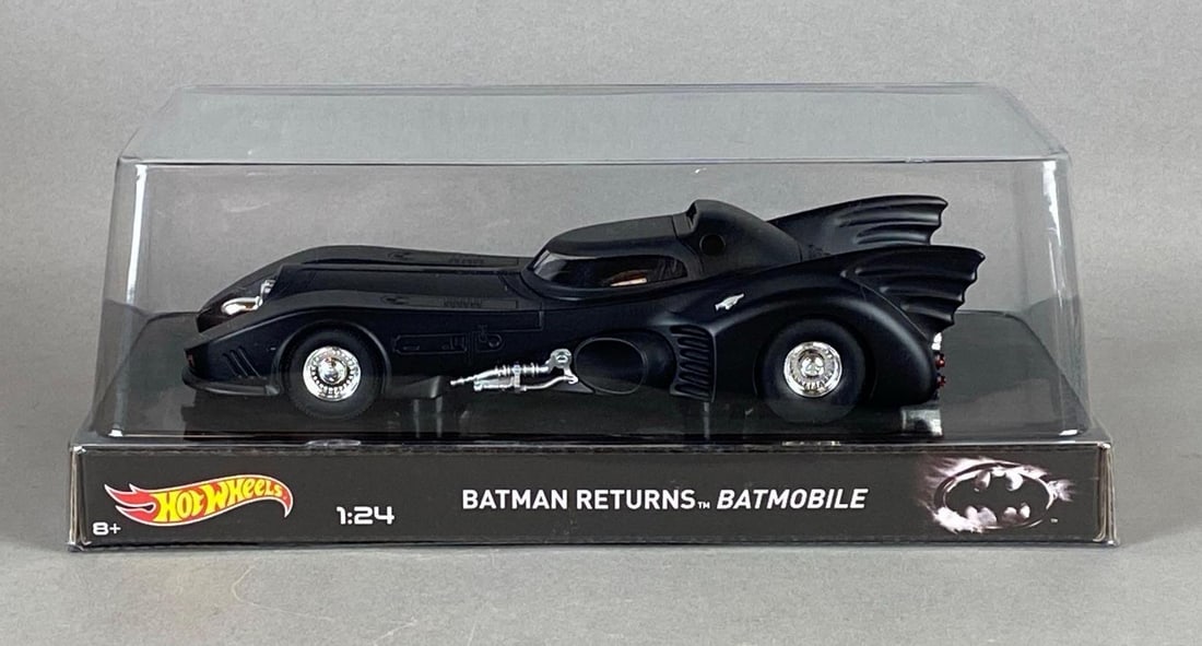 2014 Mattel Hot Wheels Batman Returns Batmobile (1 of 6)