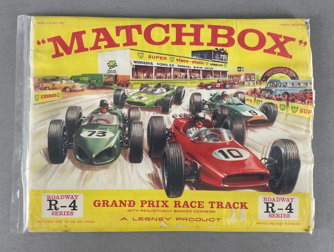 Lesney Matchbox R-4 Roadway Series Grand Prix Race Track: Original envelope measures 9 x 11 3/4 inches