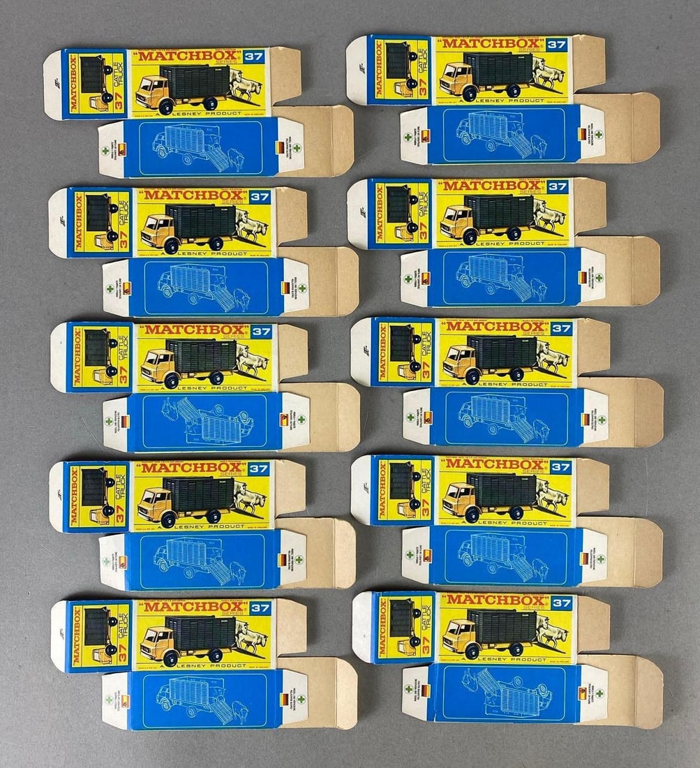 Group of 10 Matchbox Type F No. 37 Cattle Truck Boxes: Group of 10 Matchbox Type F No. 37 Cattle Truck Boxes