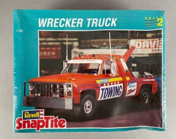 Revell Snaptite Lenny's Towing Wrecker Truck Model Kit