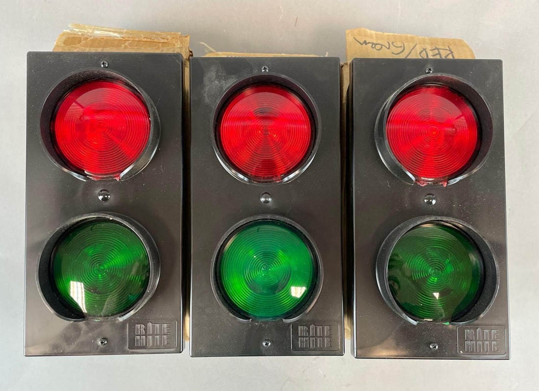 Group of 3 Rite Hite Loading Dock Lights (1 of 3)