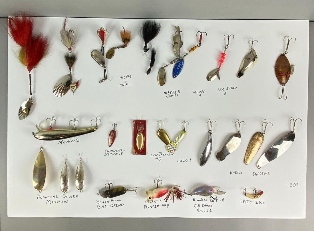 Group of 27 Assorted Vintage Fishing Lures (1 of 3)