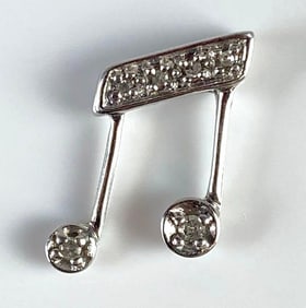 10K White Gold Diamond Music Note Necklace Pendant