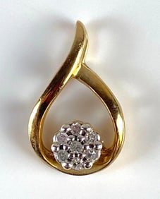 10K Gold Diamond Cluster Necklace Pendant
