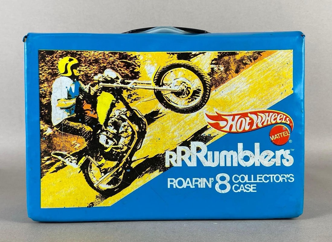 Mattel Hot Wheels RRRumblers Roarin 8 Vinyl Collectors Case: 1970, No. 5847, Handle not attached, Measures 6 1/2 x 9 1/2 x 3 1/2 inches.