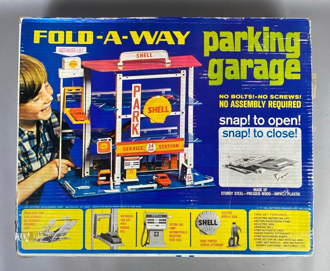 1969 Fold-A-Way No. 112C Parking Garage Play Set (1 of 7)