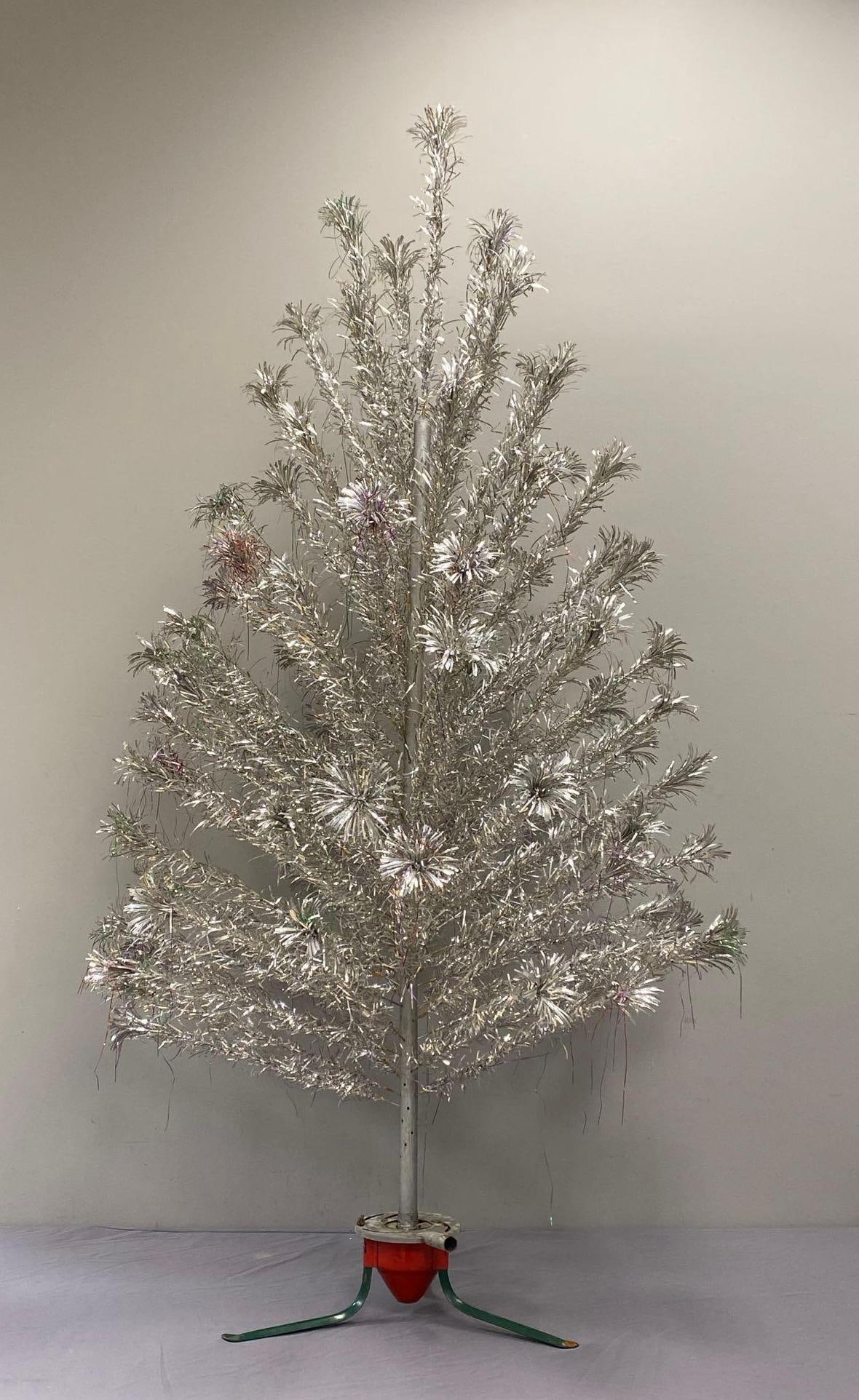 Vintage Aluminum Christmas Tree (1 of 4)