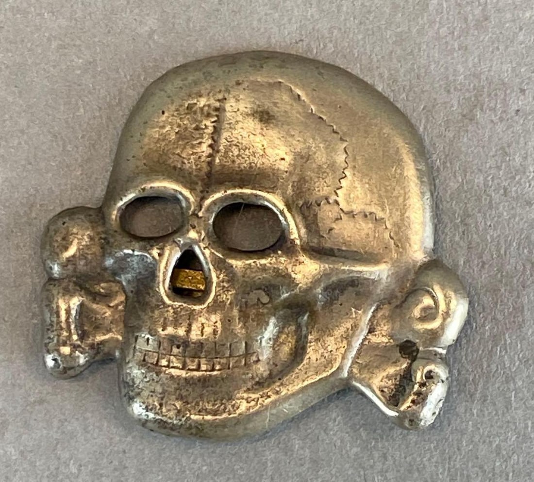 WW2 German SS Cap Skull (1 of 2)