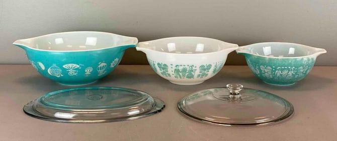 Group of Pyrex Glass Mixing Bowls and Lids