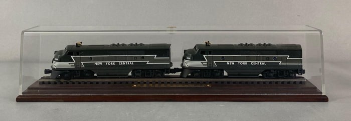 Hallmark Lionel HO Scale 2333 NYC Diesel Locomotives Display