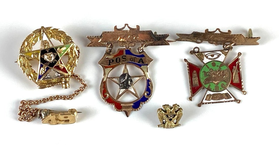 Group of 4 Masonic/Fraternal Pins (1 of 2)