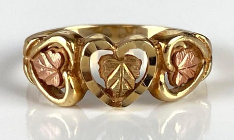 10K Black Hills Gold Heart and Leaf Motif Ring