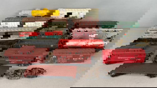Group of Lionel O Scale Train Cars