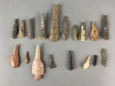Group of 18 Assorted Native American Arrowheads and Artifacts Heike Collection