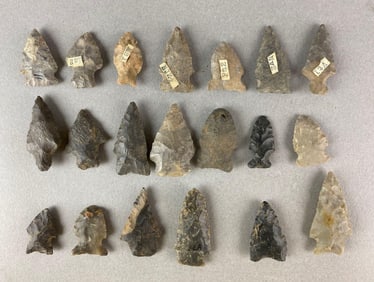 Group of 20 Assorted Native American Arrowheads and Artifacts Heike Collection