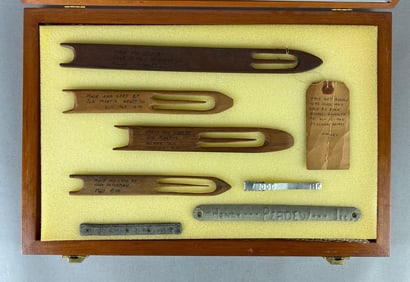 Frame of net needles and other, various personal finds