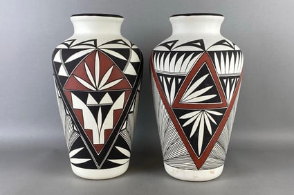 2x large Acoma vases from New Mexico